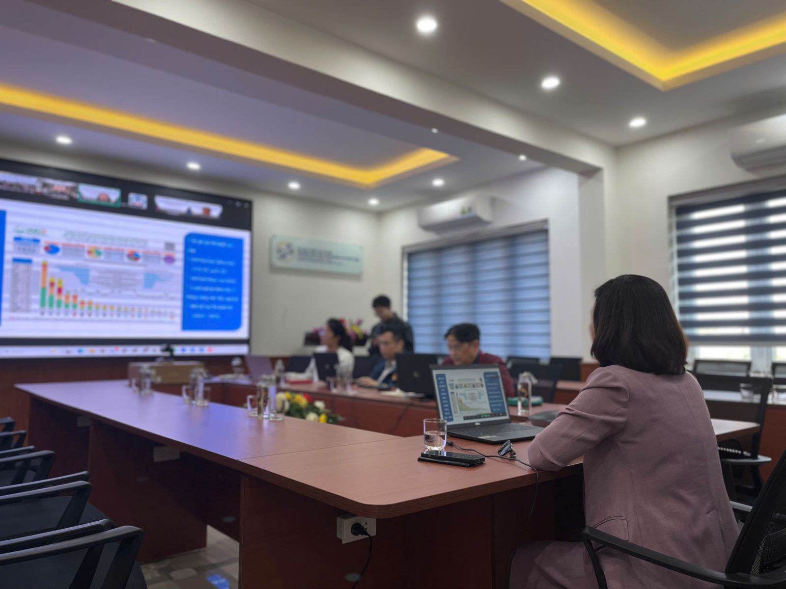 Hội nghị được tổ chức kết hợp trực tiếp và trực tuyến