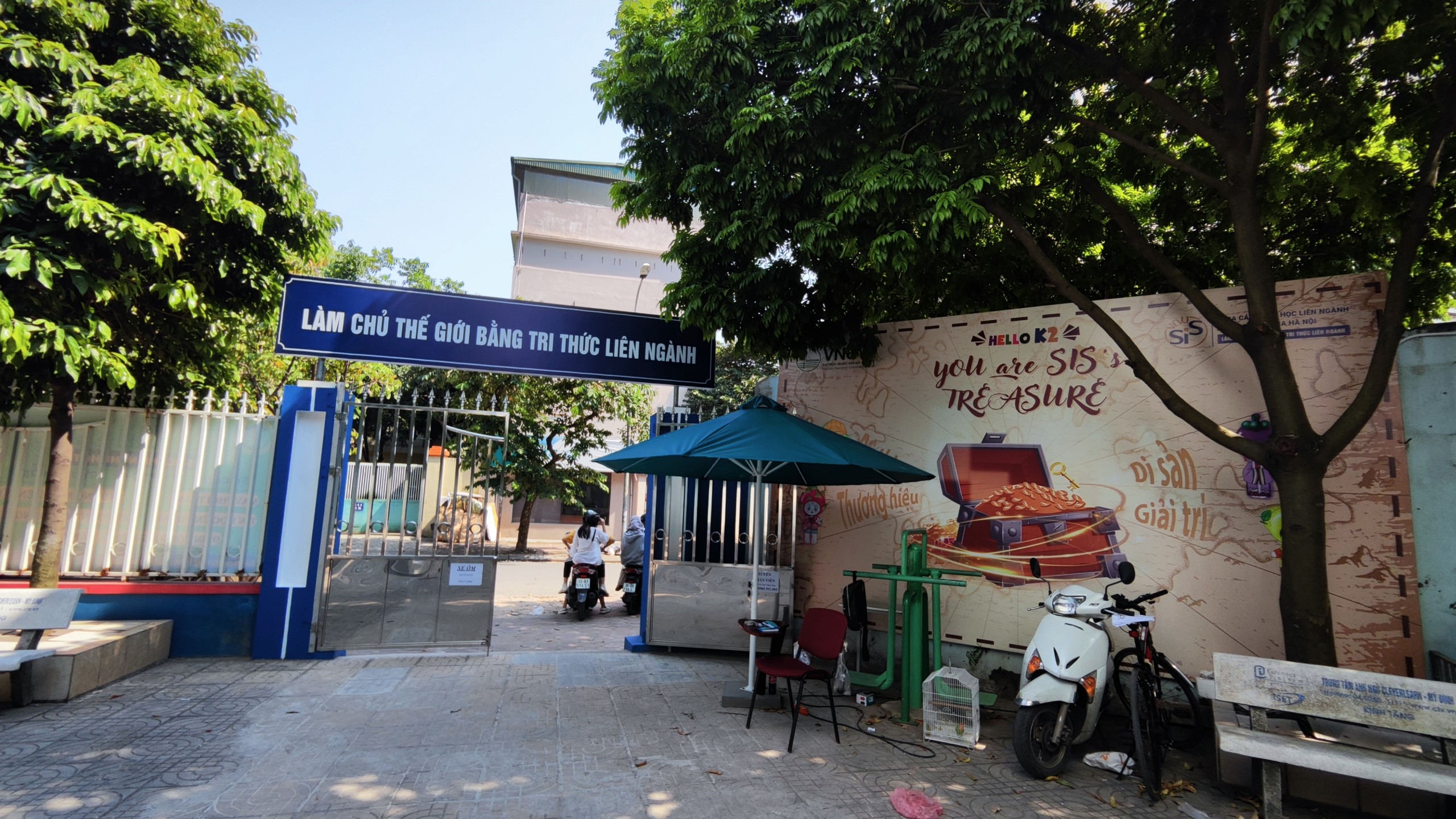 Giảng đường Mỹ Đình dành cho khối ngành Quản trị, cùng với sự đồng hành của các phòng chức năng: Phòng ĐT&CTSV; Phòng KT&BĐCLGD, các văn phòng Khoa: Khoa CNVH&DS; Khoa QT&KTST; Văn Phòng Đoàn