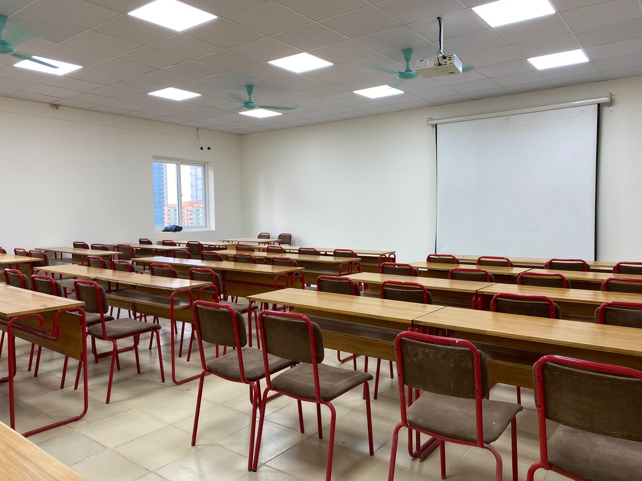 Giảng đường Mỹ Đình dành cho khối ngành Quản trị, cùng với sự đồng hành của các phòng chức năng: Phòng ĐT&CTSV; Phòng KT&BĐCLGD, các văn phòng Khoa: Khoa CNVH&DS; Khoa QT&KTST; Văn Phòng Đoàn