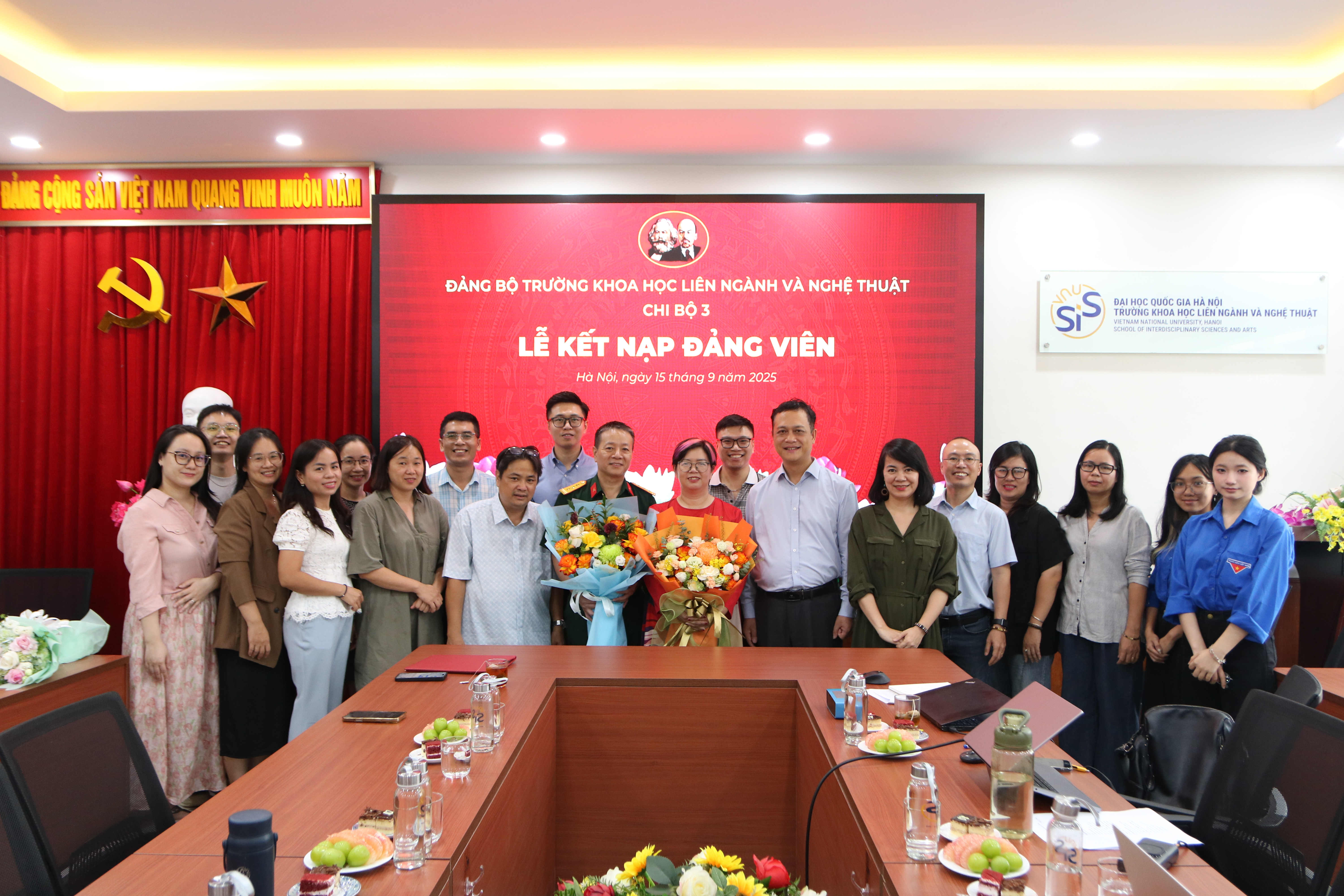 Lễ kết nạp Đảng viên Nguyễn Thu Thủy của Trường Khoa học liên ngành và Nghệ thuật
