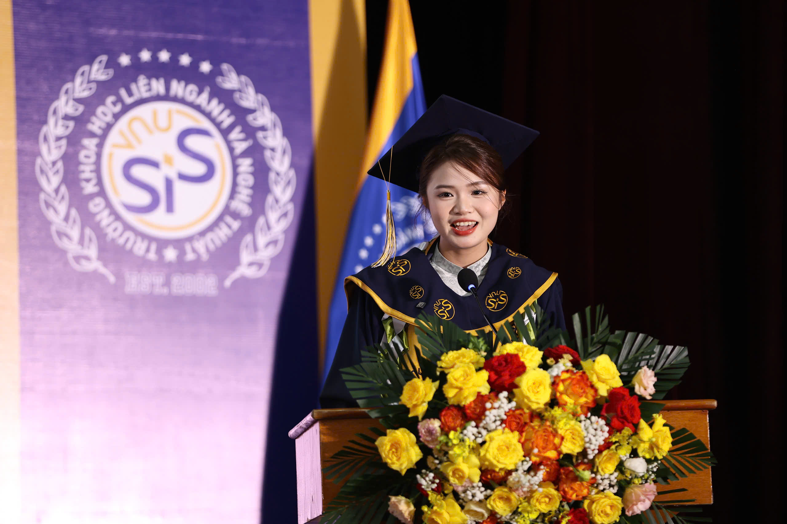 Thủ khoa toàn khóa đầu tiên ngành Quản trị thương hiệu: “Hiểu mình là hành trang vững vàng nhất để bước vào đời”