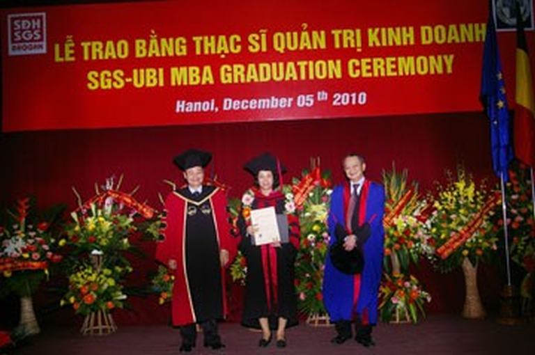 Lễ trao bằng Thạc sĩ Quản trị Kinh doanh quốc tế khóa III