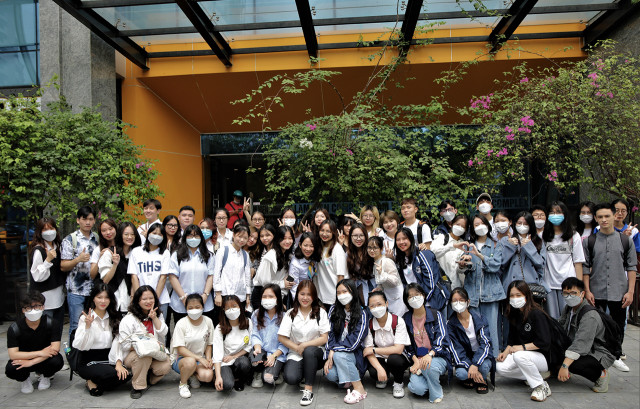 Sinh viên ngành Quản trị thương hiệu trải nghiệm thực tế tại một trong những doanh nghiệp công nghệ hàng đầu Việt Nam