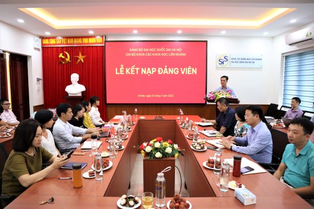 Chi bộ Khoa Các khoa học liên ngành tổ chức Lễ kết nạp Đảng viên mới