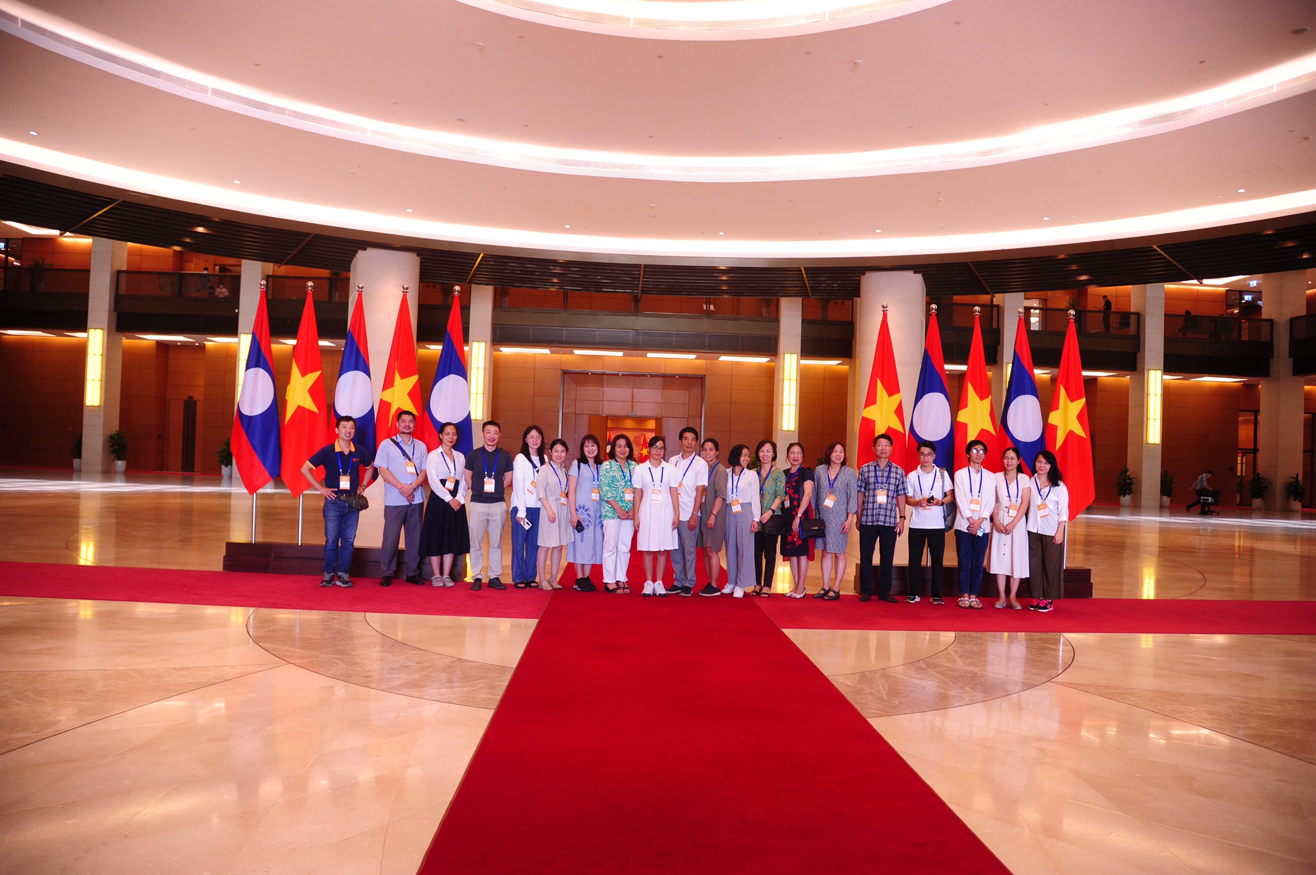 Khoa Các khoa học liên ngành tổ chức cho giảng viên và học viên buổi tham quan, nghiên cứu thực địa khu trung tâm Ba Đình lịch sử