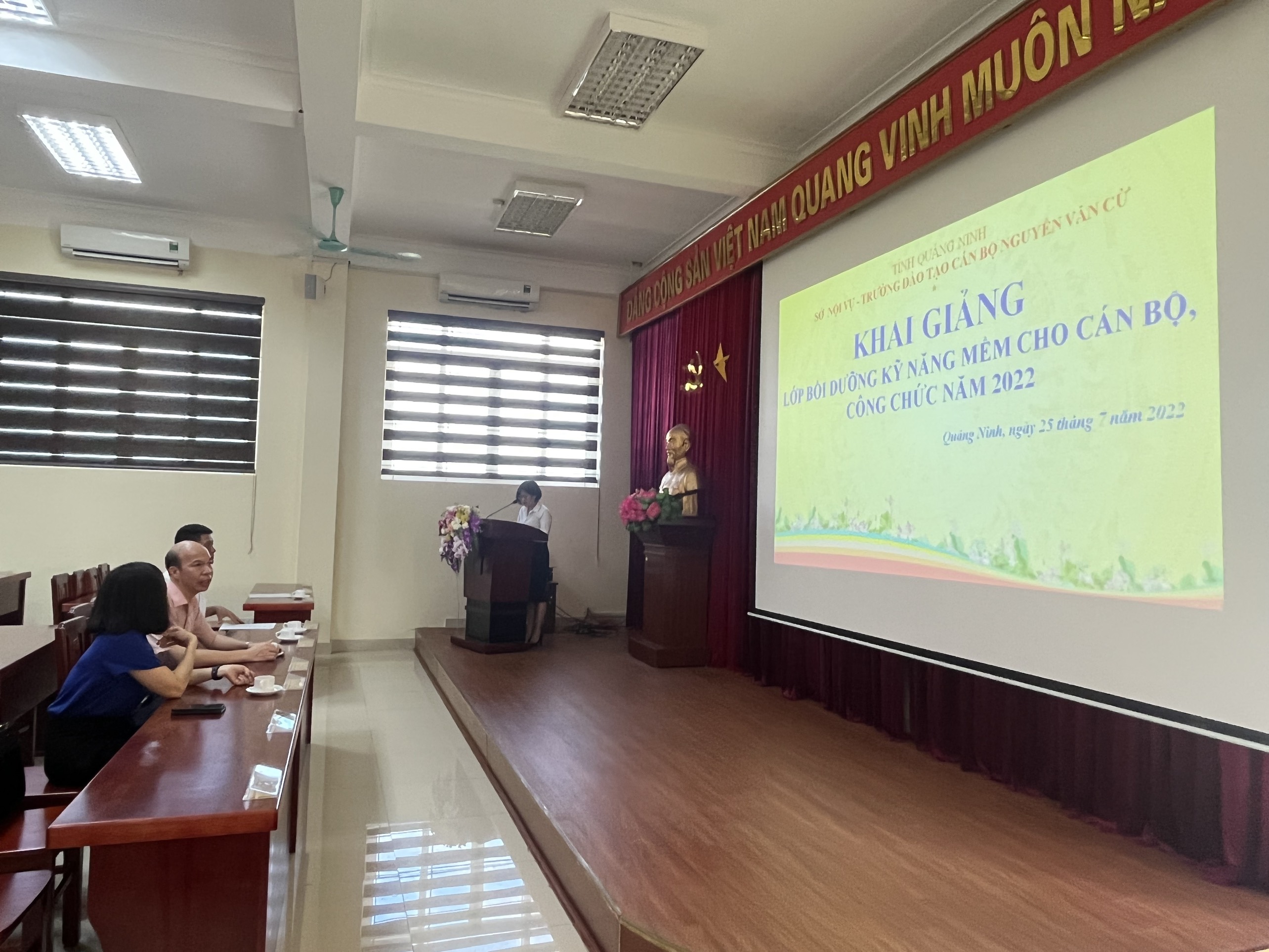 KHAI MẠC LỚP BỒI DƯỠNG KỸ NĂNG MỀM LẦN THỨ III CHO CÁN BỘ, CÔNG CHỨC TỈNH QUẢNG NINH NĂM 2022