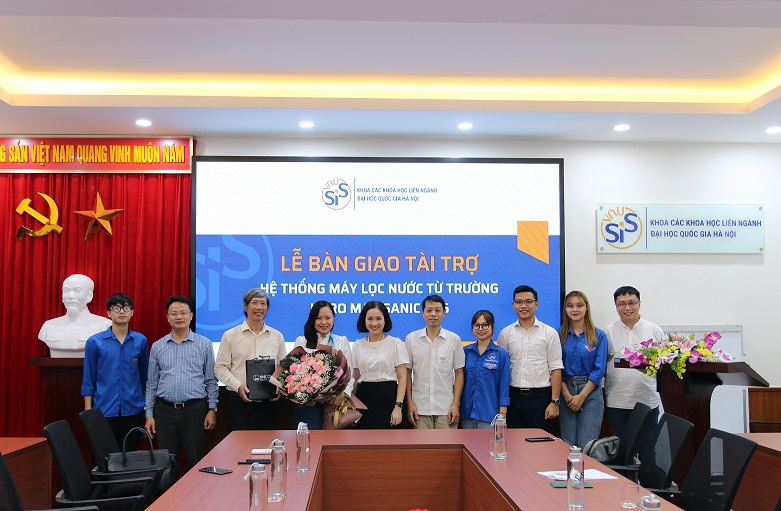 VIỆN CÔNG NGHỆ GIÁO DỤC KẾT HỢP CÙNG CÔNG TY CP KORO TẶNG MÁY LỌC NƯỚC TỪ TRƯỜNG CHO KHOA CÁC KHOA HỌC LIÊN NGÀNH - ĐHQGHN