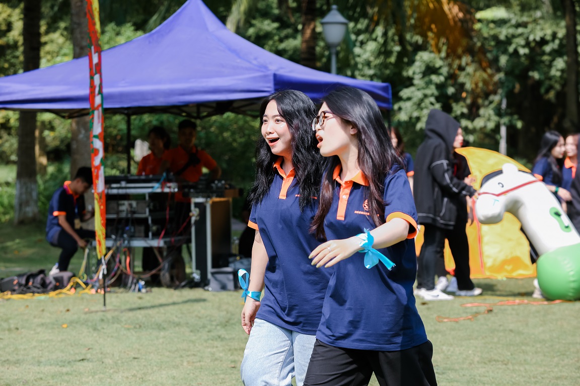 VIẾT VỀ VNU-SIS TEAMBUILDING 2022 - NGUYỄN THÁI HUYỀN ANH TH2 K1