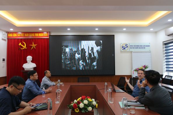 Làm việc với Học viện Mỹ thuật Hoàng Gia Antwerp