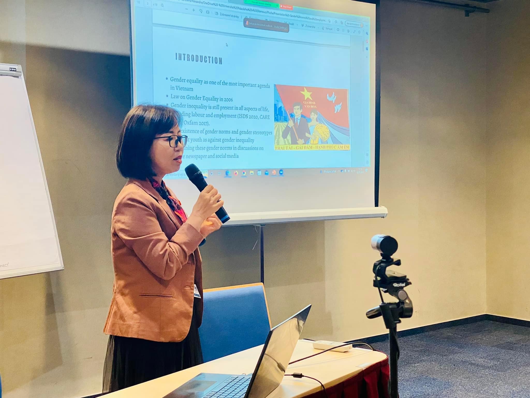 Kết nối và chia sẻ tại tại Palacký University, Cộng hòa Séc.