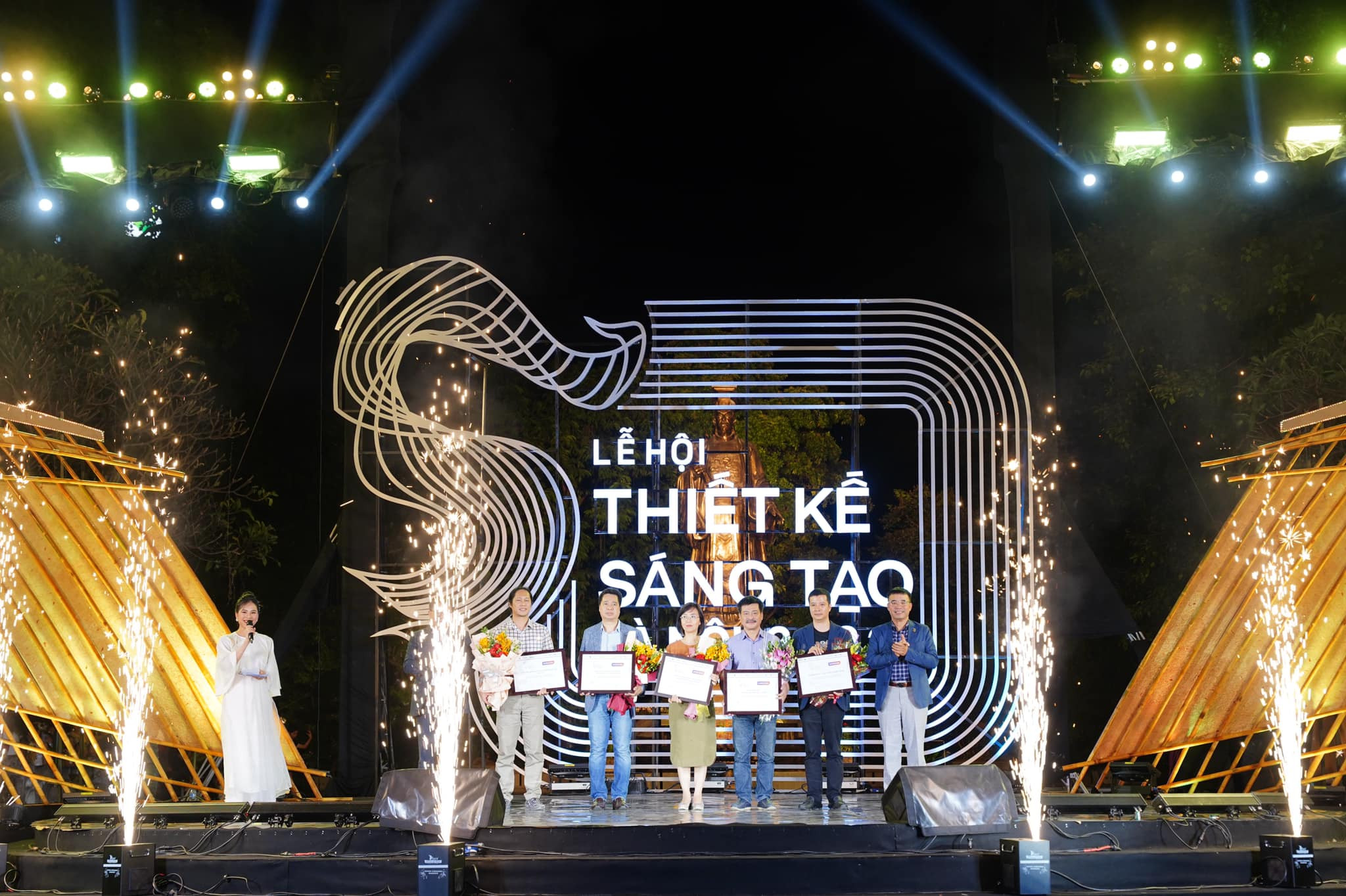 KHOA CÁC KHOA HỌC LIÊN NGÀNH ĐƯỢC VINH DANH TẠI LỄ HỘI THIẾT KẾ SÁNG TẠO 2022