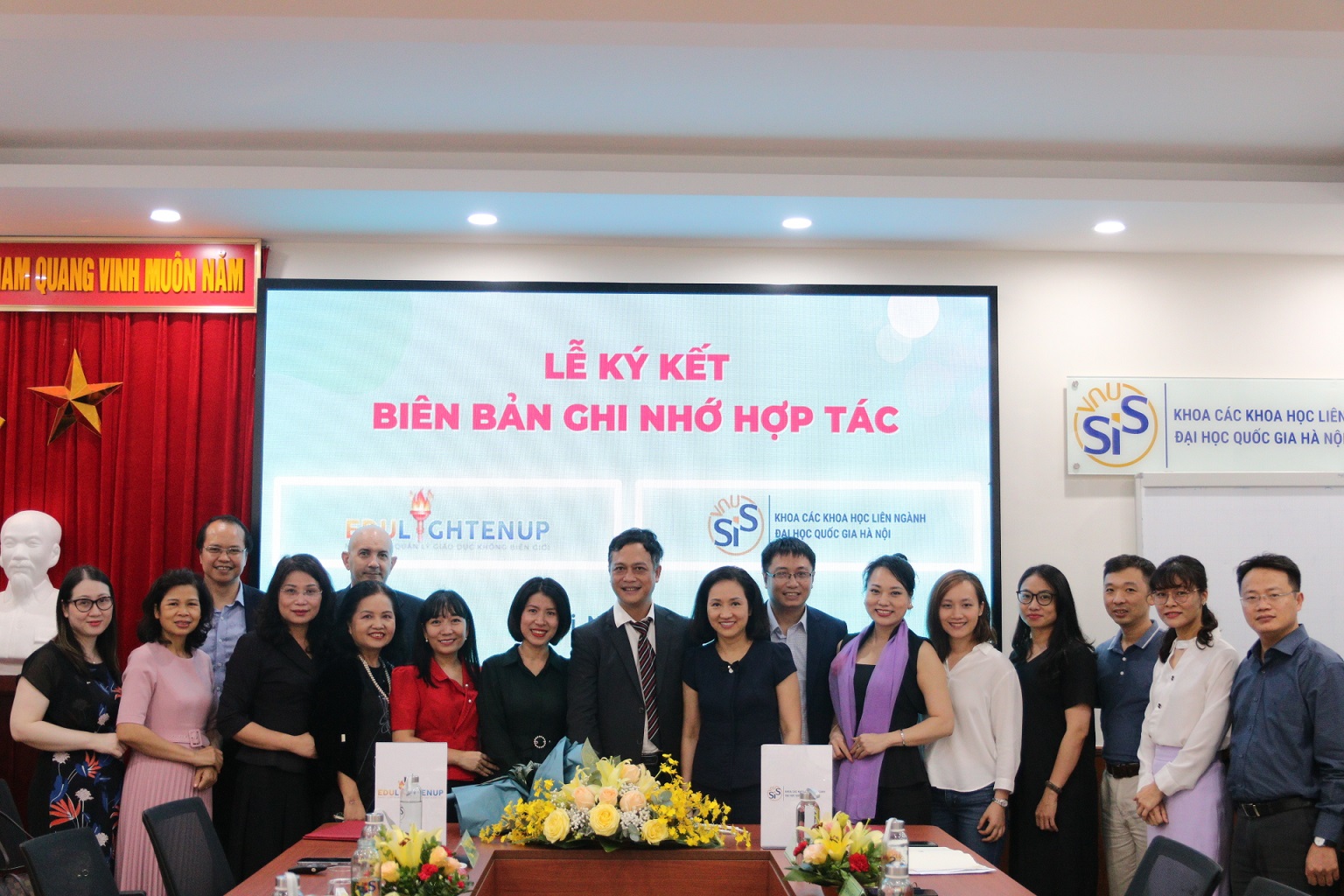 LỄ KÝ KẾT BIÊN BẢN GHI NHỚ HỢP TÁC GIỮA  KHOA CÁC KHOA HỌC LIÊN NGÀNH, ĐẠI HỌC QUỐC GIA HÀ NỘI  VÀ MẠNG LƯỚI GIÁO DỤC EDU LIGHTEN UP