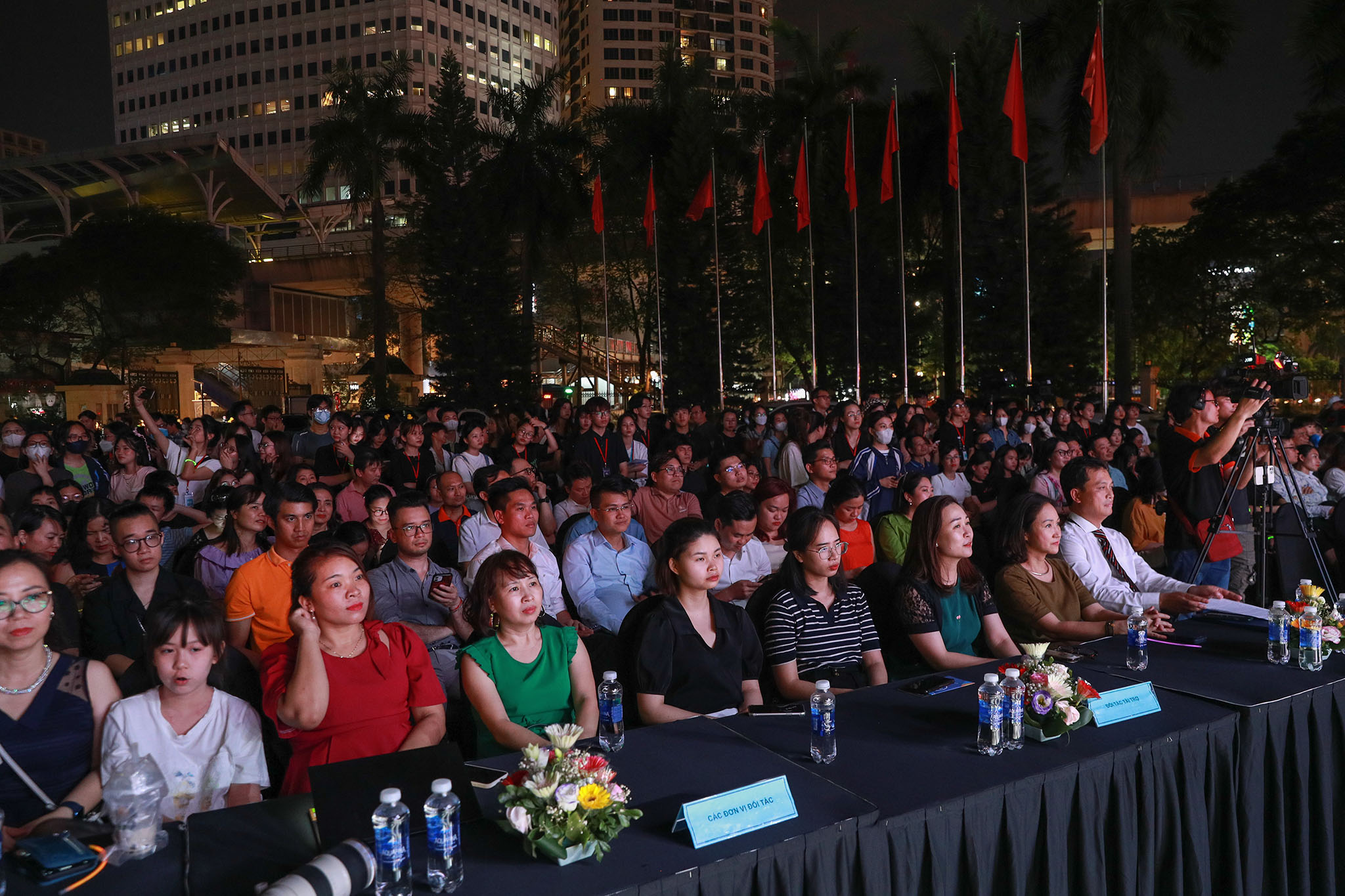 Khoa Các khoa học liên ngành ra mắt đồng phục sinh viên đầu tiên do đội ngũ giảng viên của Khoa tự thiết kế (SUFM)
