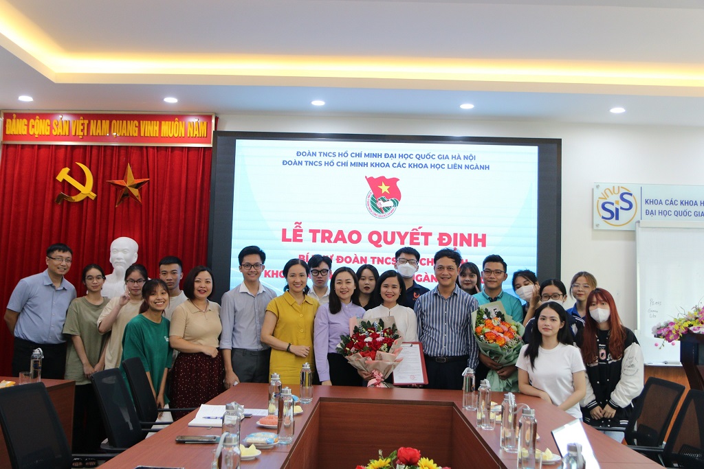 Lễ trao quyết định chuẩn y Bí thư Đoàn thanh niên Khoa Các khoa học liên ngành, Đại học Quốc gia Hà Nội
