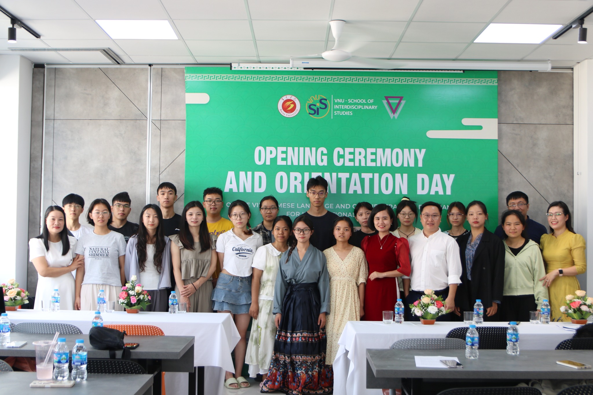 Đón sinh viên quốc tế từ Đại học Sư phạm Vân Nam và Học viện Bách Sắc