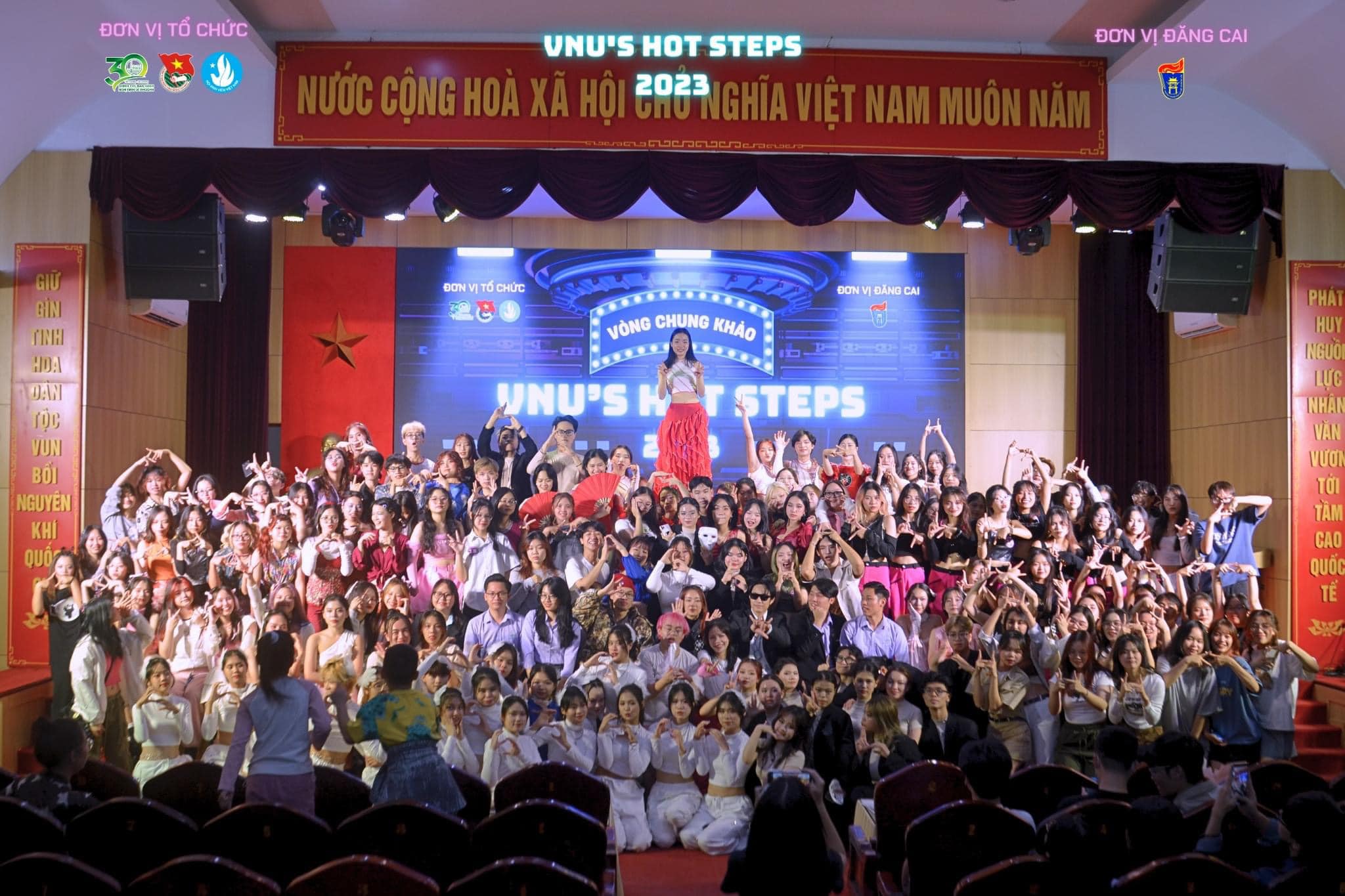 CLB Nghệ thuật - The Lossless lọt top 12 chung kết cuộc thi VNU's Hot Step