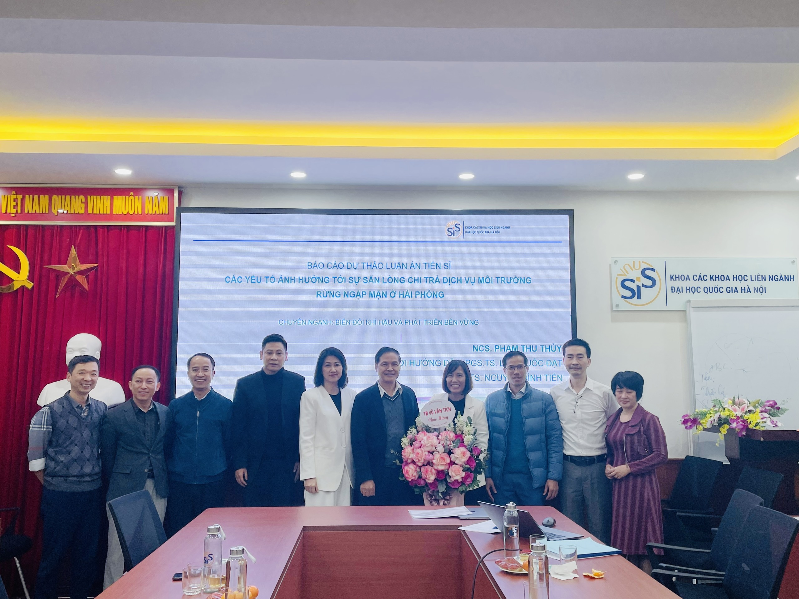 Báo cáo Dự thảo luận án Tiến sĩ đầu tiên của Khoa Các khoa học liên ngành