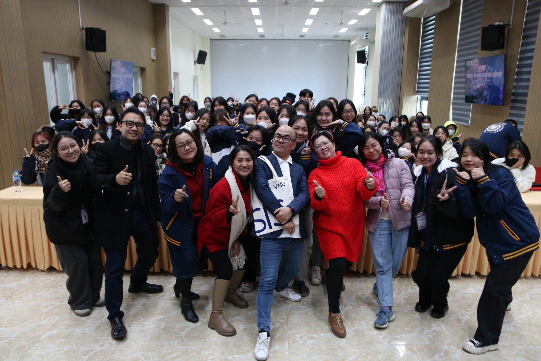 Tọa đàm: Thực trạng trào lưu âm nhạc và giải trí ở Việt Nam