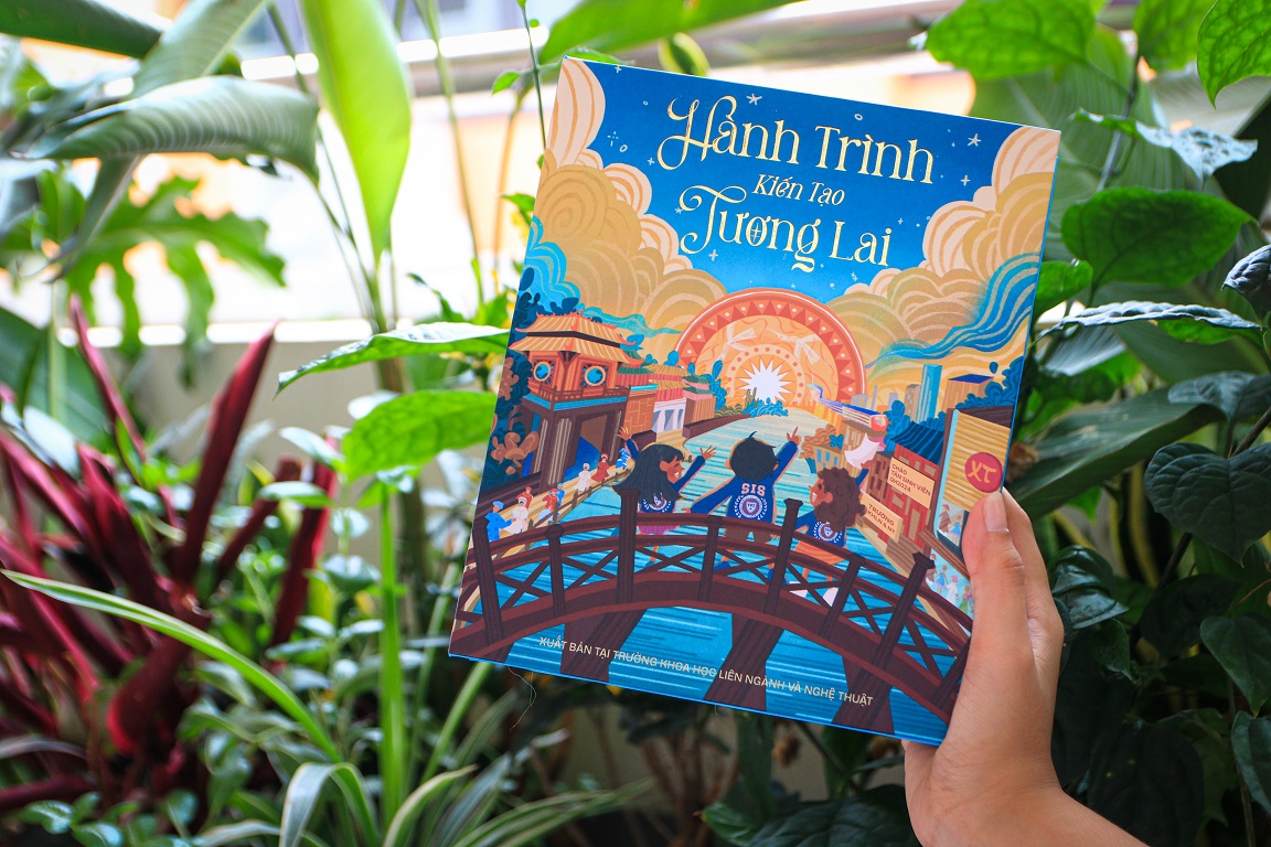 Giấy báo trúng tuyển độc lạ “Hành trình kiến tạo tương lai” “Cuốn sách” nhỏ ý nghĩa lớn với mỗi tân sinh viên