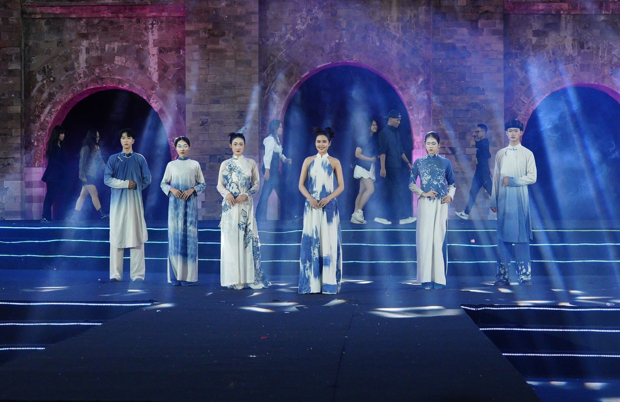 Sinh viên Trường Khoa học liên ngành và Nghệ thuật nhận "cơn mưa giải thưởng" tại Chung kết Cuộc thi "Thiết kế Áo dài Hà Nội - Tinh hoa Áo dài"