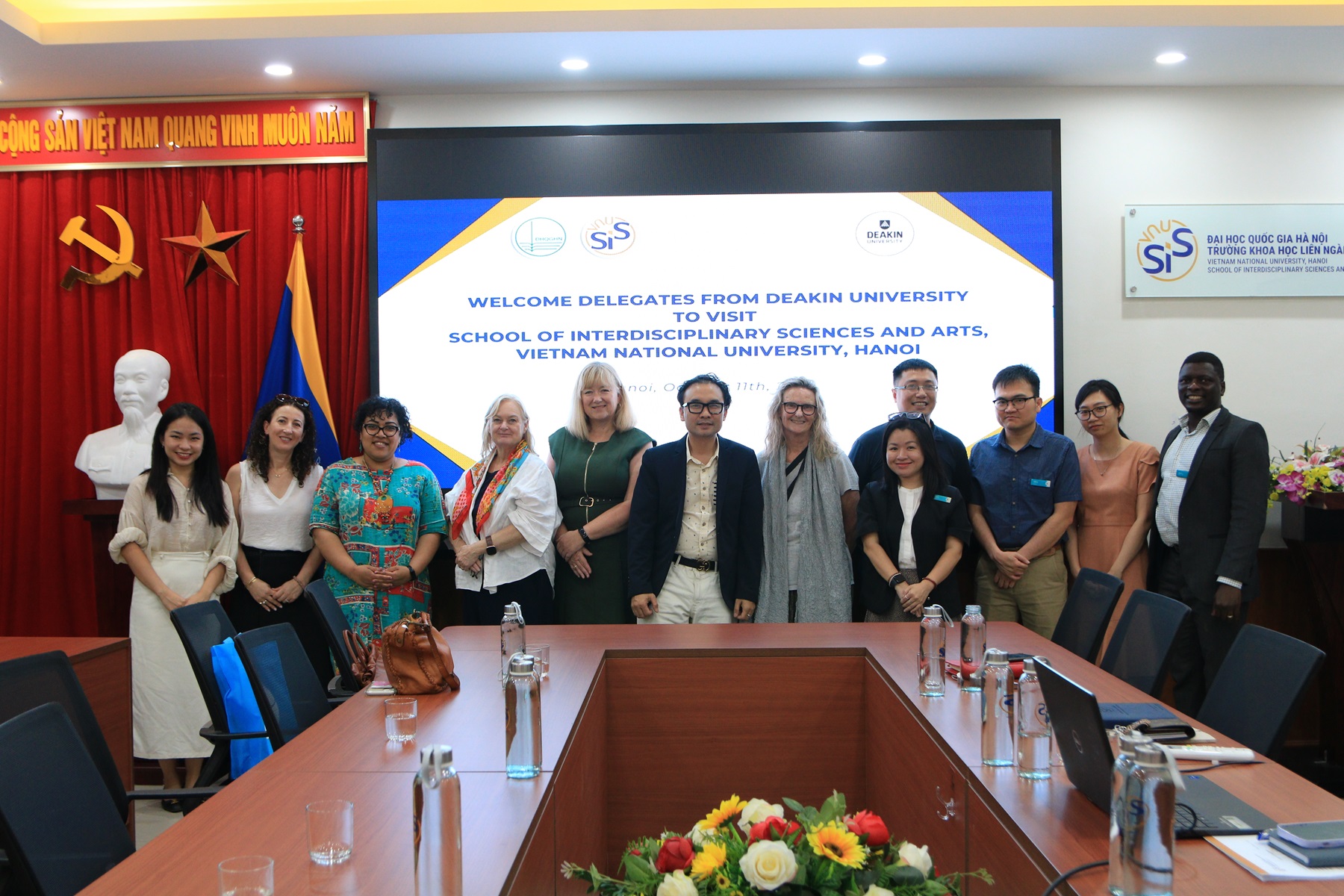 Xây dựng và Thúc đẩy hợp tác với Đại học Deakin, Úc