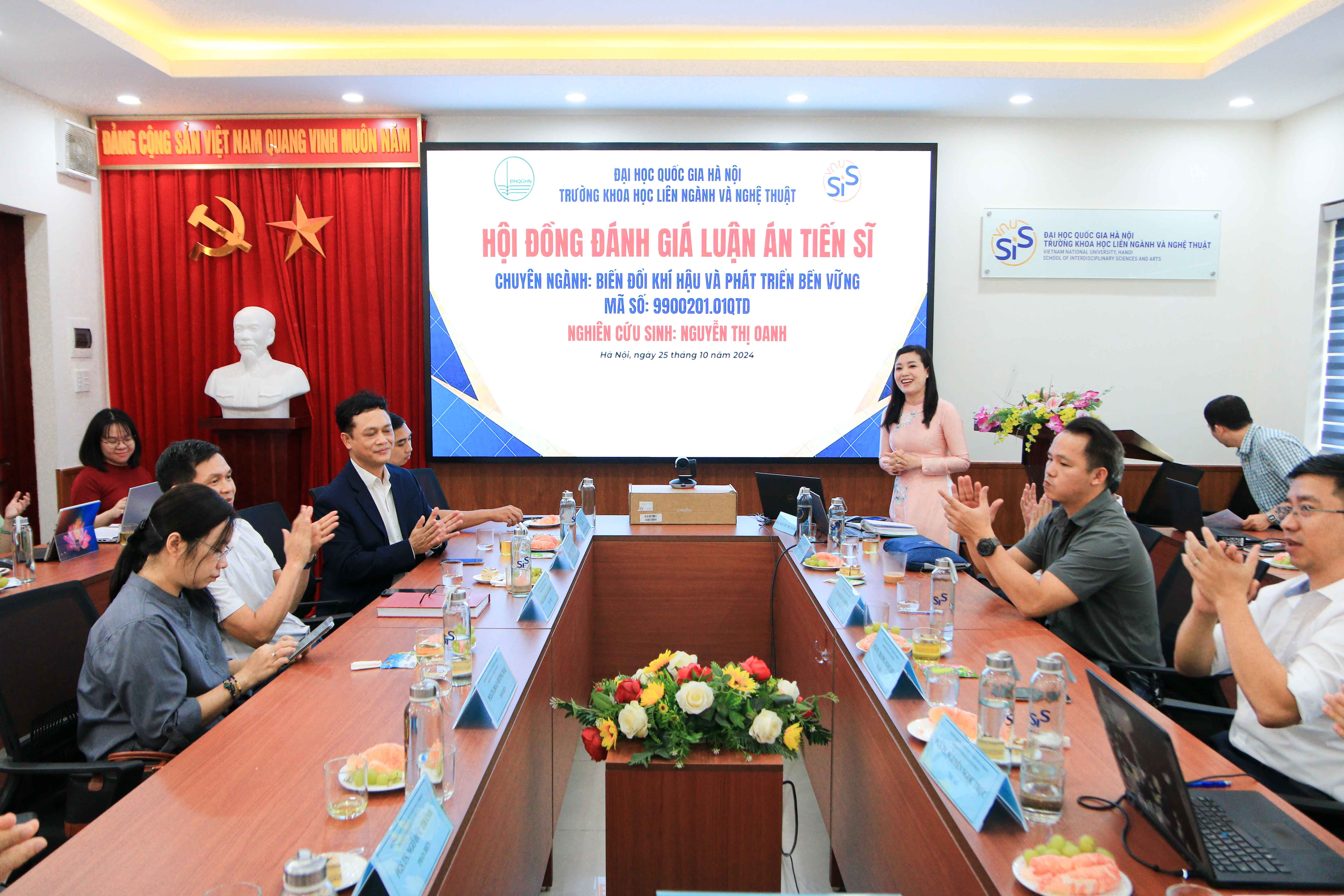 Nghiên cứu sinh Nguyễn Thị Oanh bảo vệ thành công luận án tiến sĩ cấp Đại học Quốc gia