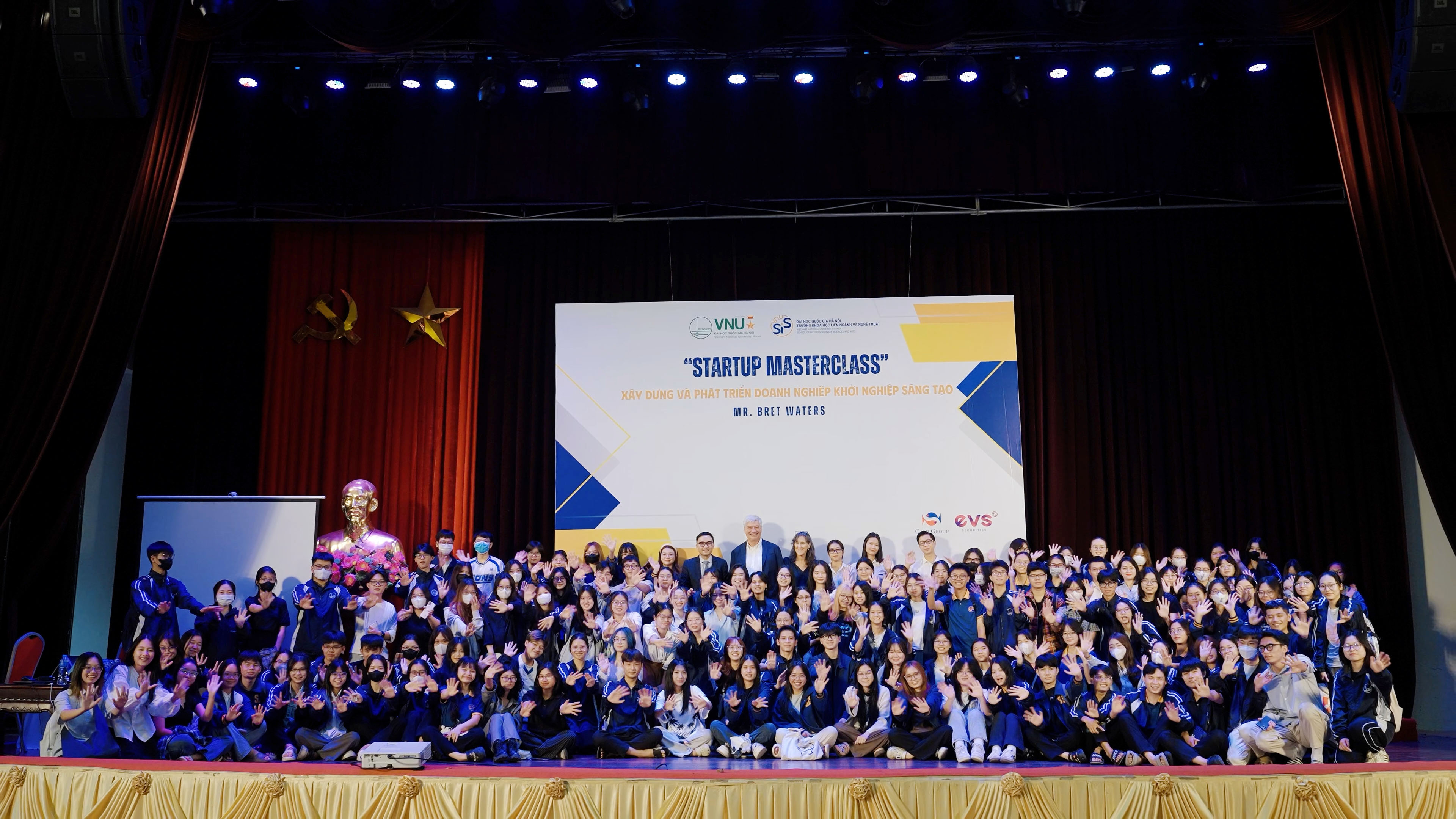 Sinh viên VNU-SIS học về khởi nghiệp qua chương trình “Xây dựng và phát triển doanh nghiệp khởi nghiệp sáng tạo”