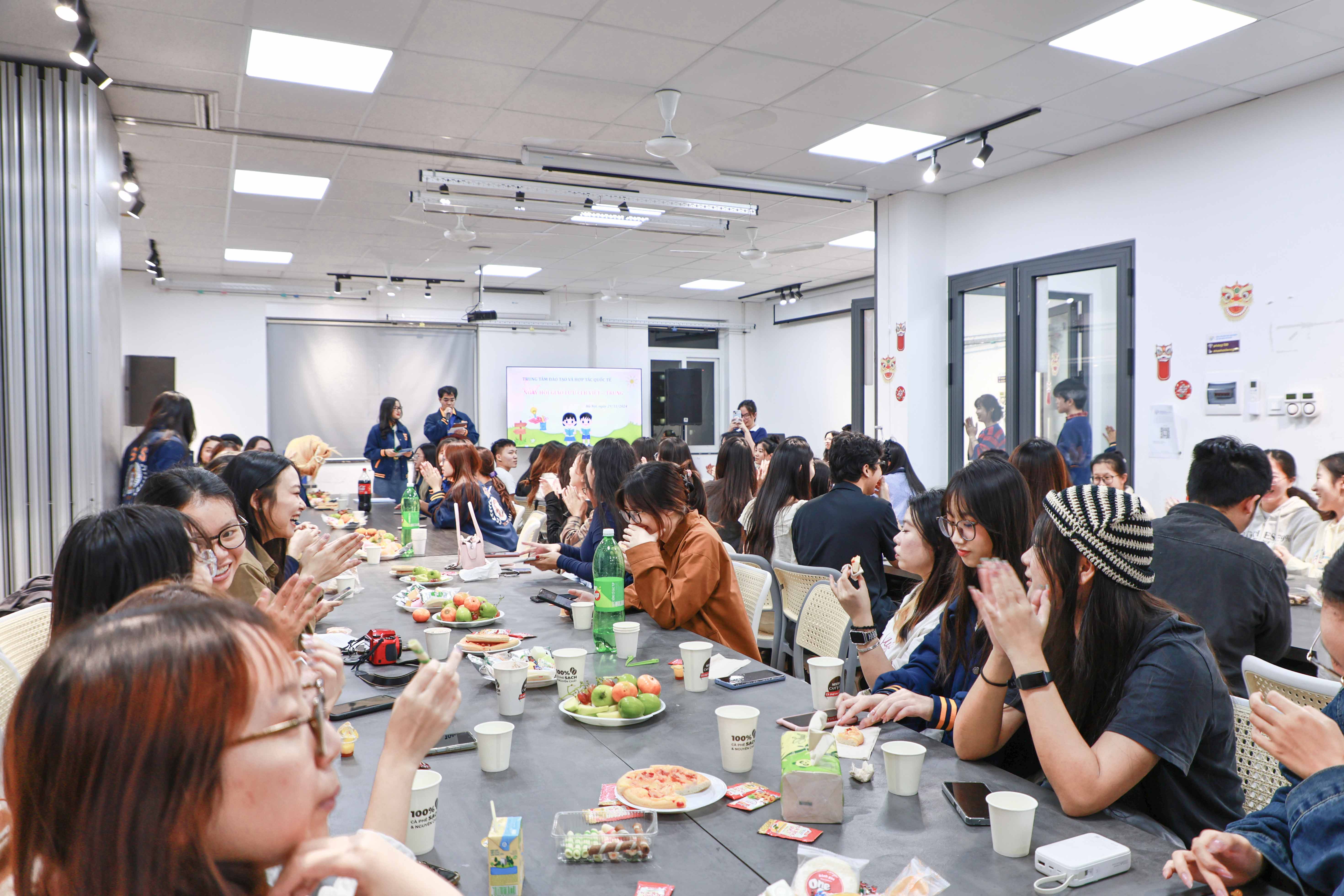 Ngày hội giao lưu câu lạc bộ Việt - Trung