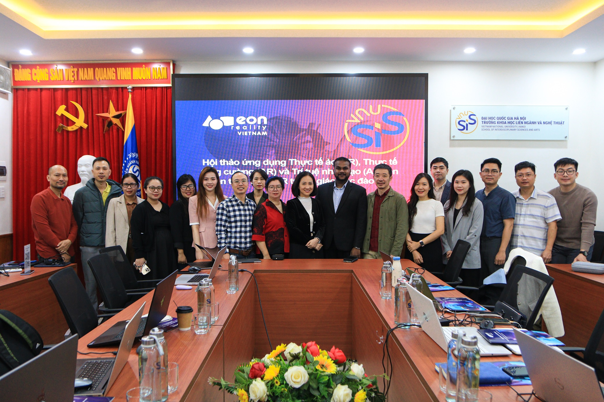 VNU-SIS định hình trường học số - dẫn đầu xu hướng ứng dụng công nghệ thực thế ảo mở rộng cùng EON Reality Việt Nam