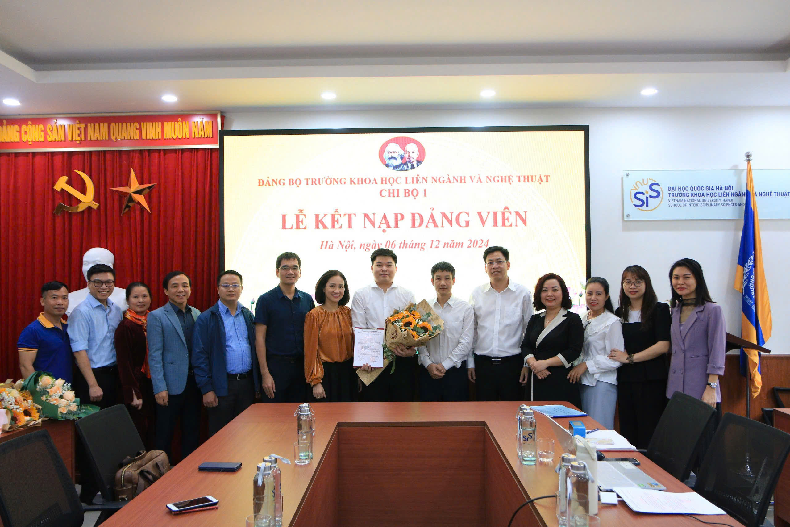 Lễ kết nạp Đảng viên Nguyễn Đức Thái của Trường Khoa học liên ngành và Nghệ thuật