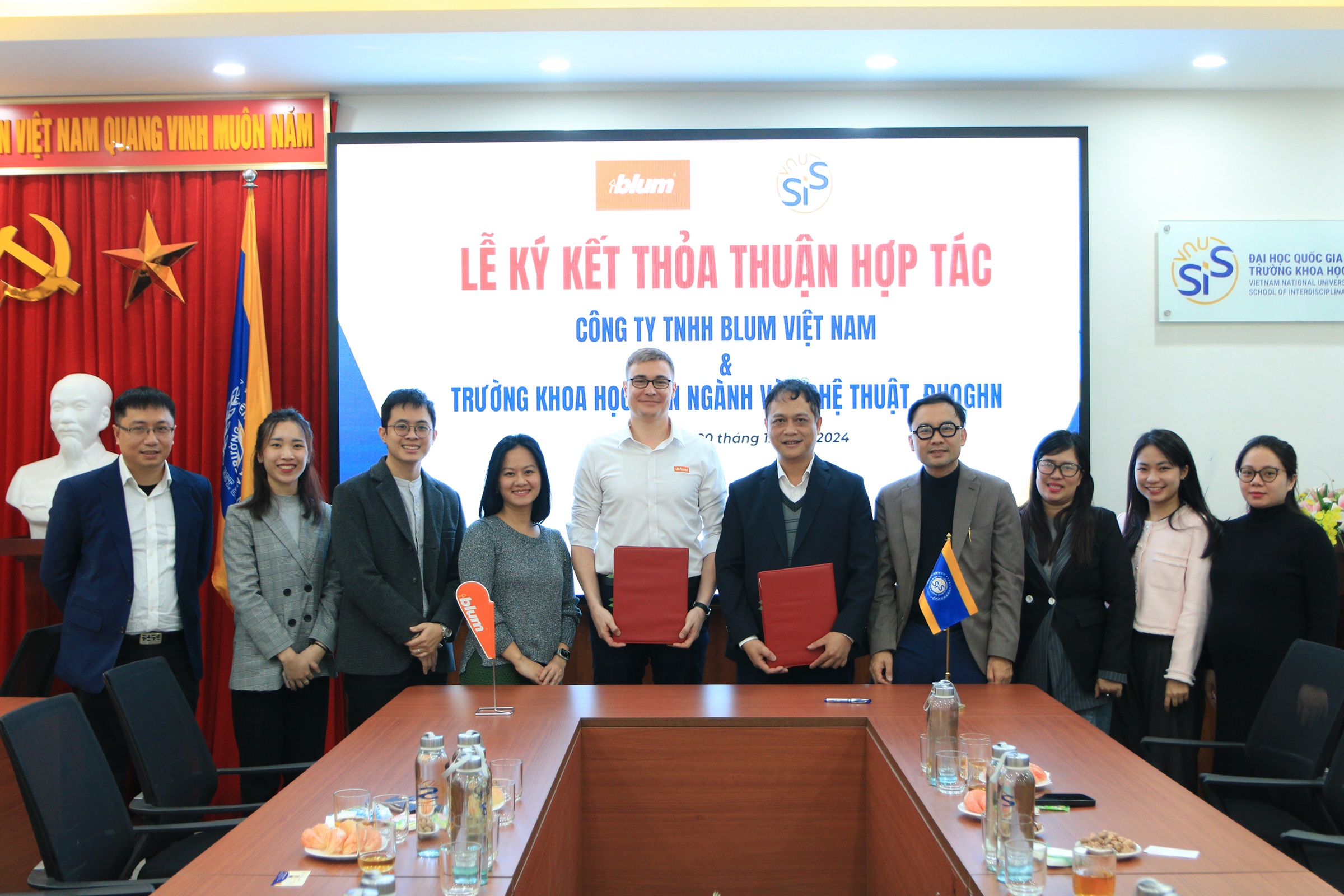 Lễ ký kết thỏa thuận hợp tác giữa Trường Khoa học liên ngành và Nghệ thuật và Công ty TNHH Blum Việt Nam