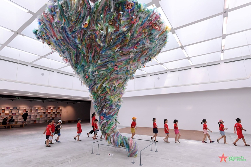 [Quân Đội Nhân Dân] Đưa nghệ thuật thị giác Việt Nam vươn xa