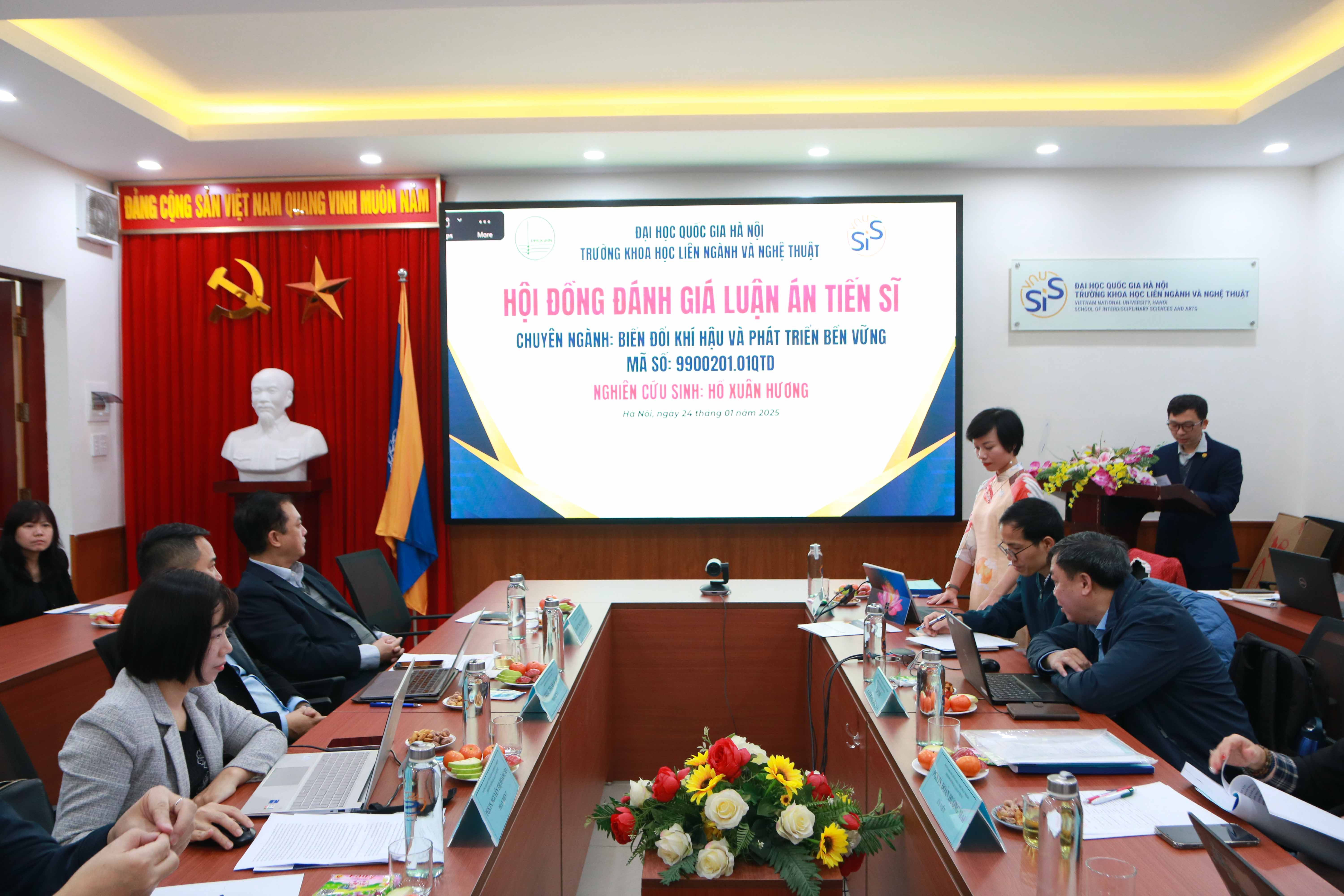 Nghiên cứu sinh Hồ Xuân Hương bảo vệ thành công luận án tiến sĩ cấp Đại học Quốc gia