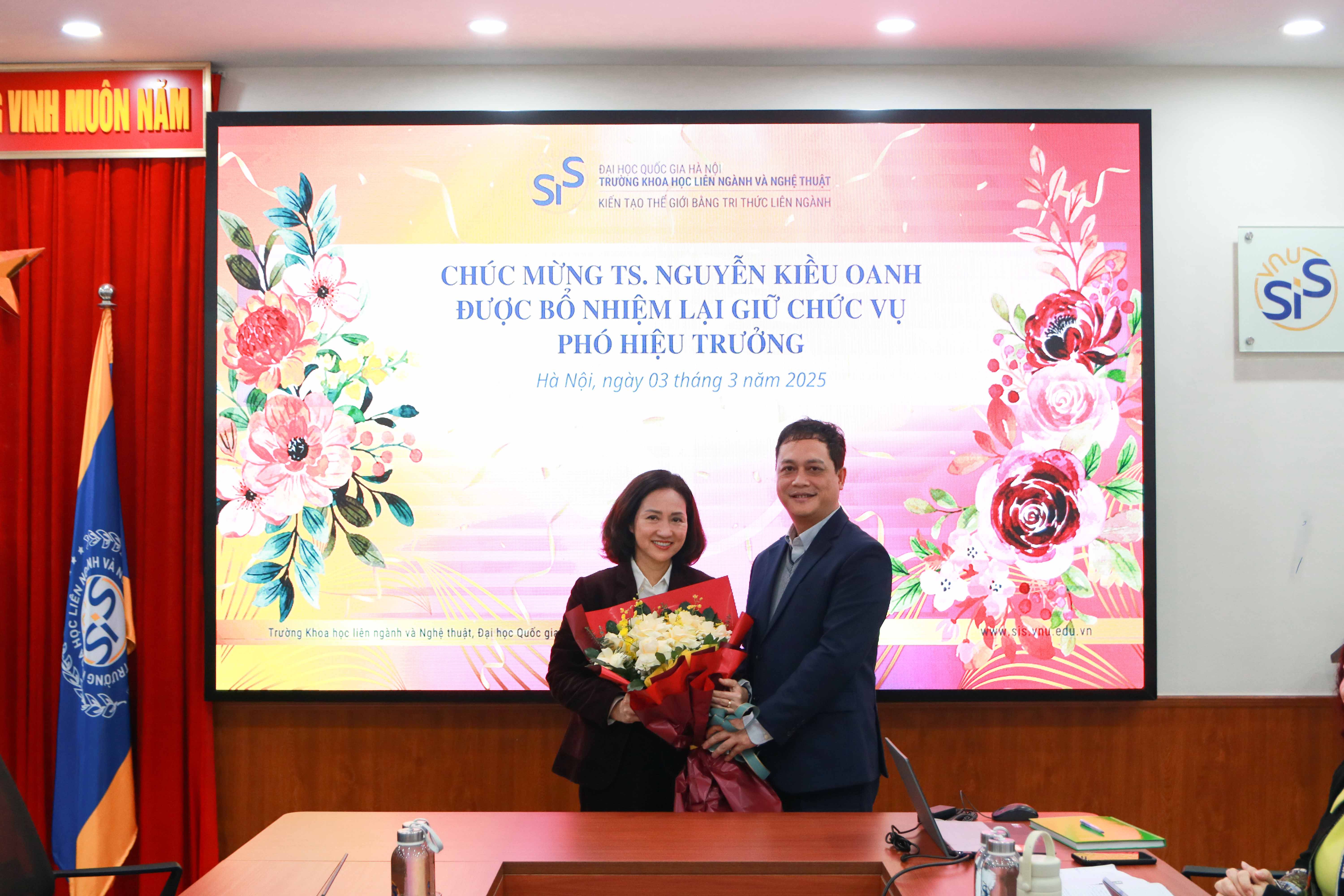 Lễ bổ nhiệm lại chức danh Phó Hiệu trưởng Trường Khoa học liên ngành và Nghệ thuật, Đại học Quốc gia Hà Nội