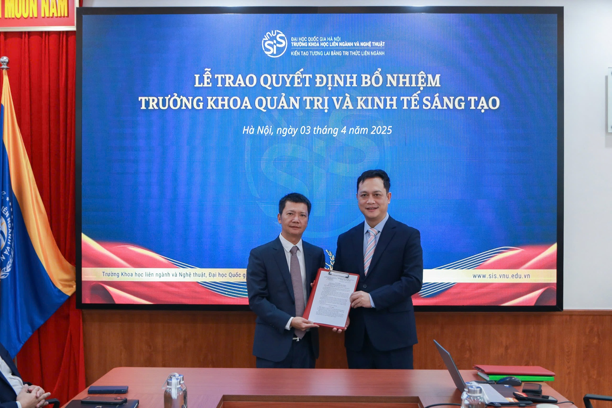 Lễ tiếp nhận và bổ nhiệm chức danh Trưởng khoa Quản trị và Kinh tế sáng tạo