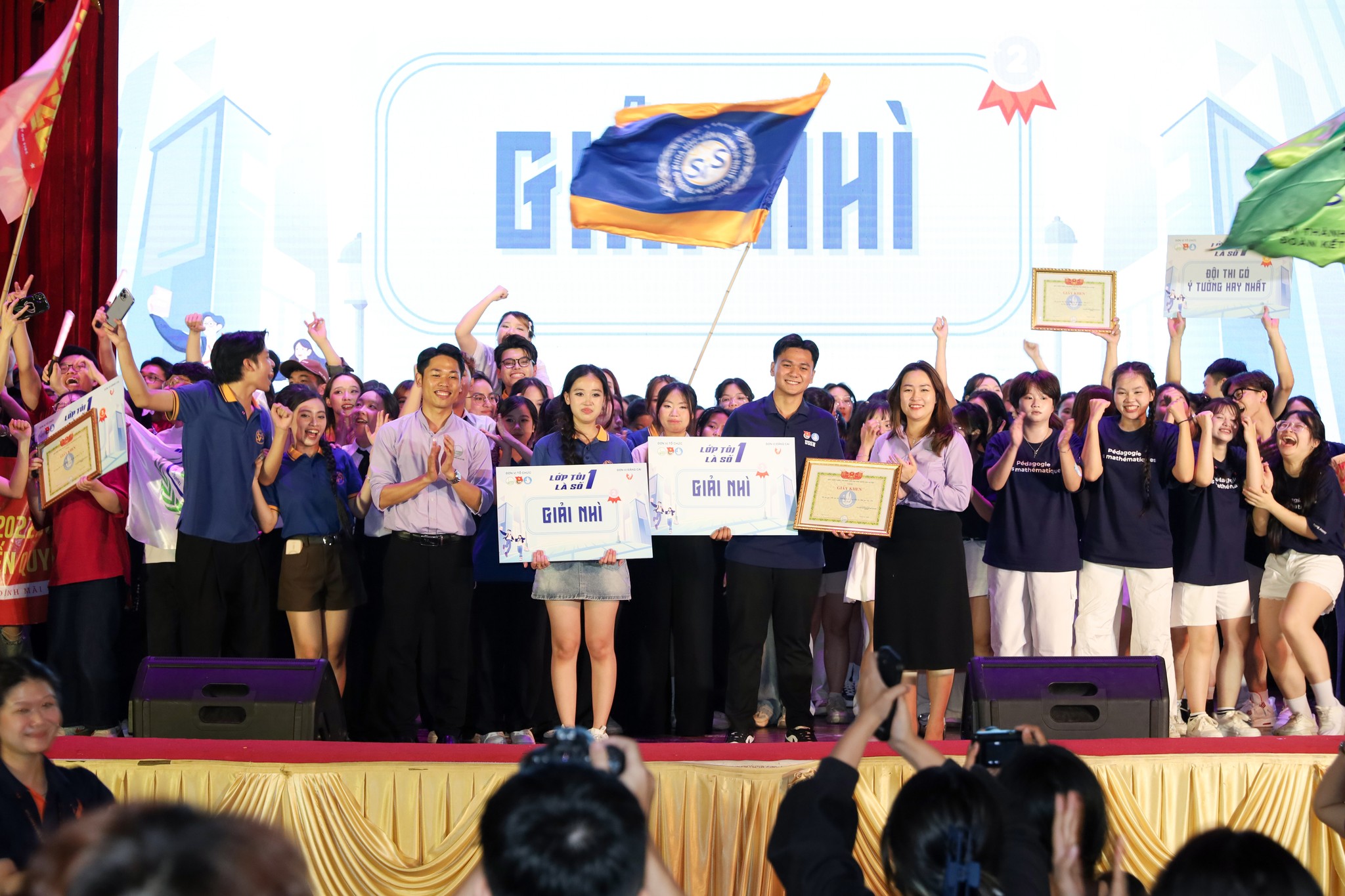 Tập thể lớp QH23.GT2 đạt giải Nhì cuộc thi "Lớp tôi là số 1" năm 2025