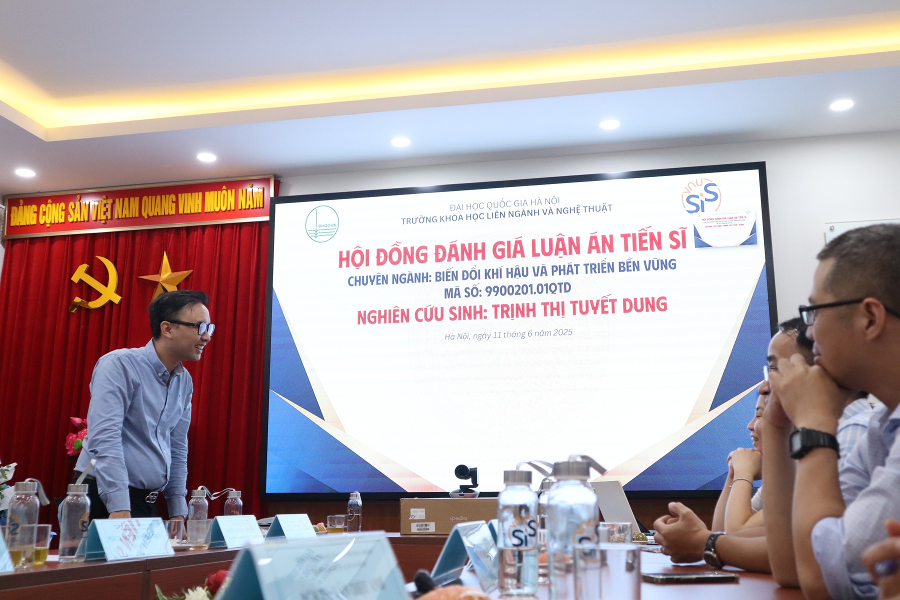 Luận án Tiến sĩ về "Quản lý chất thải nhựa sinh hoạt theo cách tiếp cận kinh tế tuần hoàn" được bảo vệ tại Trường Khoa học liên ngành và Nghệ thuật