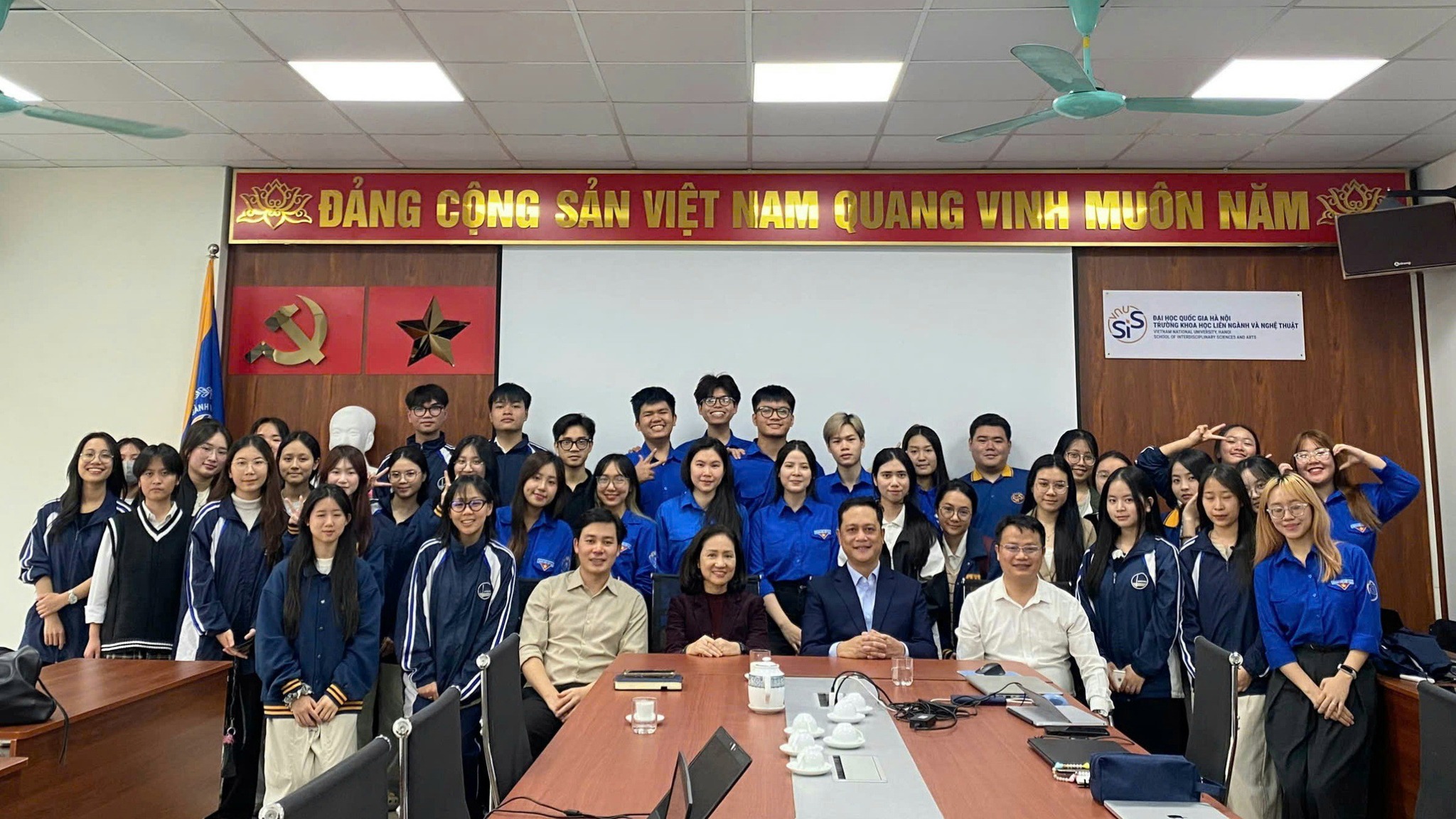 Hội nghị lấy ý kiến của tuổi trẻ nhà trường về dự thảo Đại hội Đảng các cấp